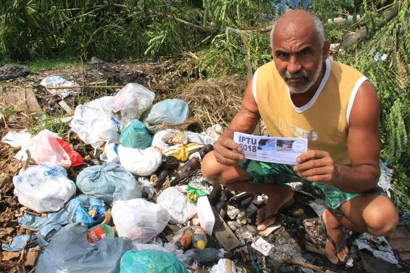Imagem ilustrativa da imagem Moradores do Mutondo sofrem com falta de coleta de lixo em terreno baldio