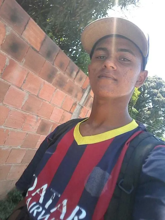 Lucas estava na casa de um amigo, quando teria sido levado, segundo familiares