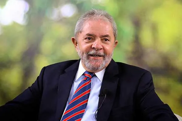 Imagem ilustrativa da imagem Após 3 horas, termina interrogatório de Lula sobre sítio de Atibaia