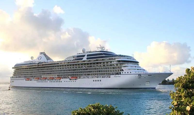 Navio da Oceania Cruises abre a temporada de transatlânticos em Cabo Frio