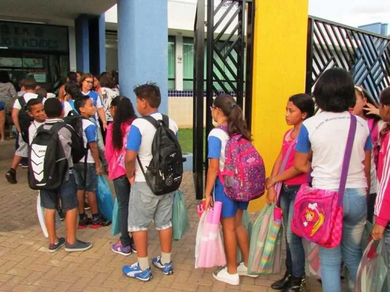 >> Para confirmar a matrícula é preciso que o aluno ou o responsável compareça a escola onde o aluno conseguiu a vaga