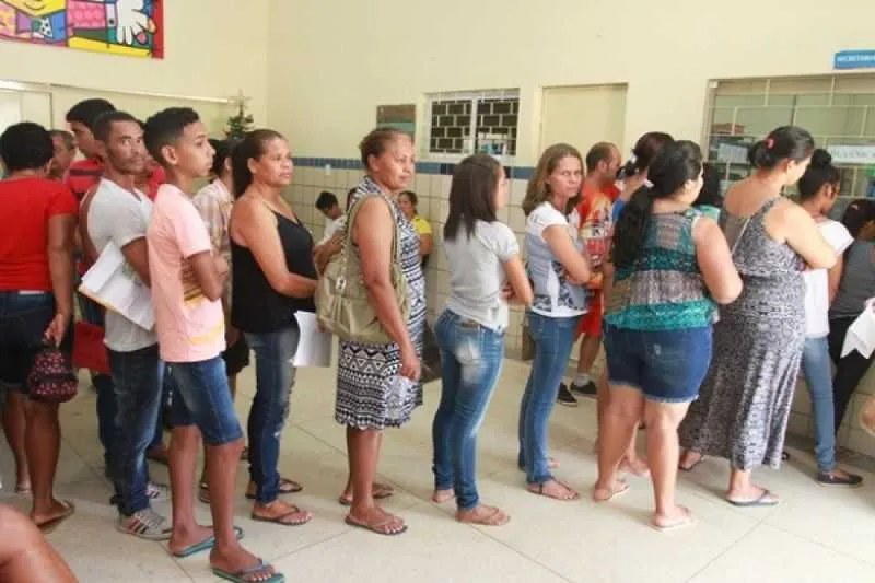 >> Pais e alunos interessados em uma vaga na rede estadual de ensino precisam realizar a pré-matrícula até o dia 19 de janeiro