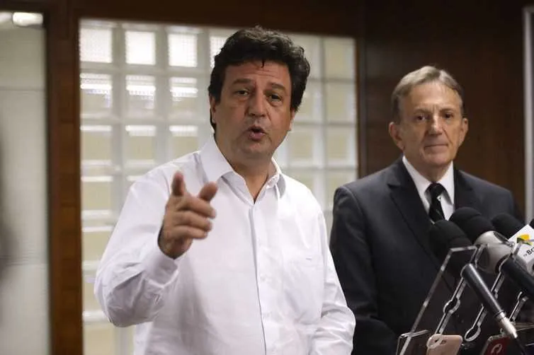 Ministro da Saúde, Henrique Mandetta, e o ministro da Secretaria-Geral Floriano Peixoto
