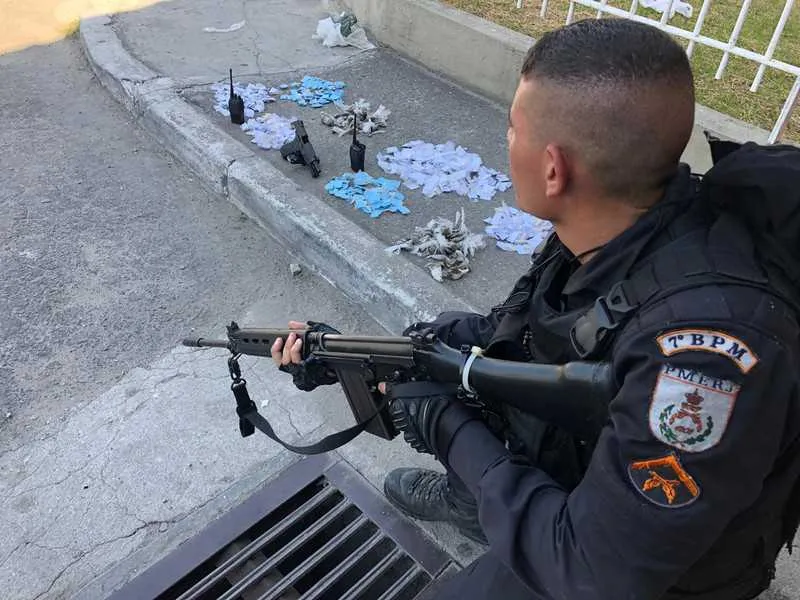 Uma escopeta e uma pistola foram apreendidas nas ações