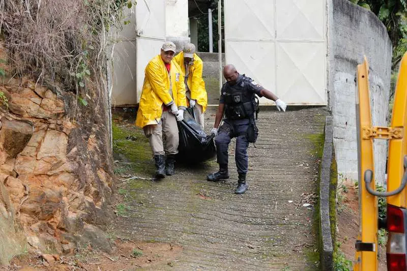 Estofador foi brutalmente assassinado dentro de casa, com dezenas de tiros, pelos criminosos
