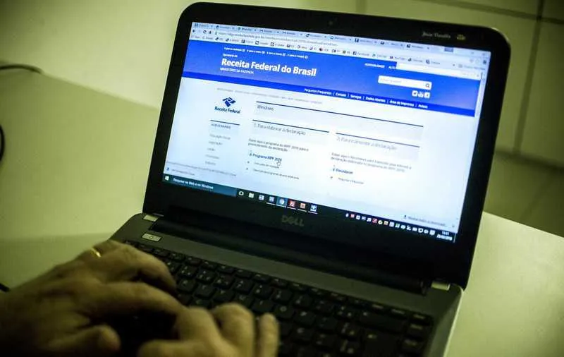 Proposta sugere que isenção passe a contemplar quem possui renda de até R$ 2270,70 
