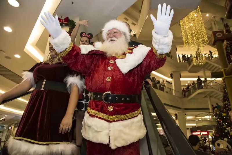 Além da chegada do Papai Noel, terá a presença do Coral More cantado músicas de Natal. 