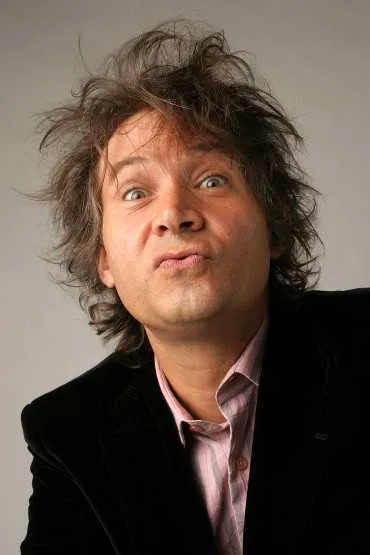 Nelson Freitas faz stand-up e interage com plateia em apresentação