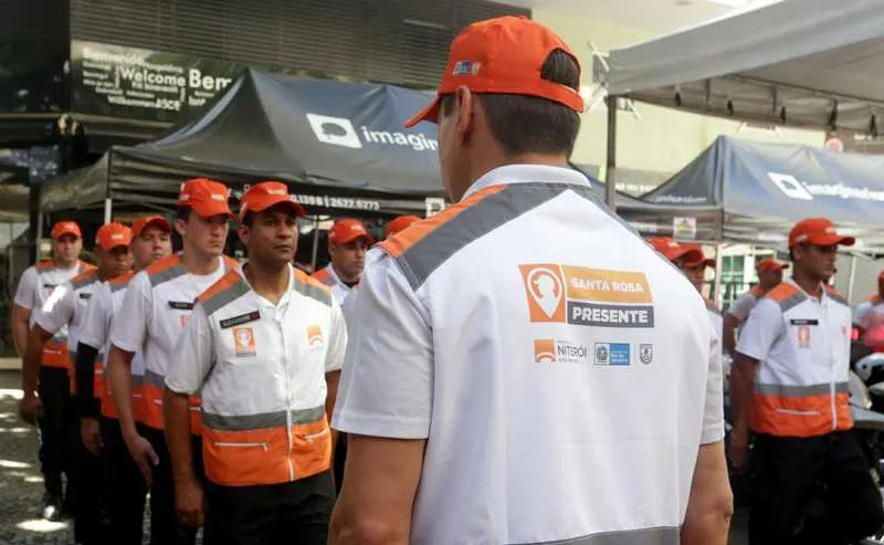 Trio de agentes, num total de 50, iniciaram ontem o patrulhamento em ruas de Santa Rosa e J. Icaraí