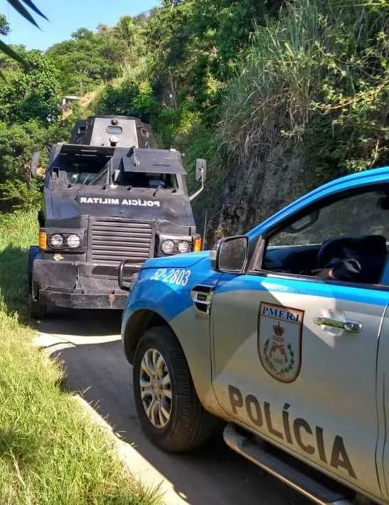 Intensa troca de tiros na Nova Grécia, em Tribobó, São Gonçalo.