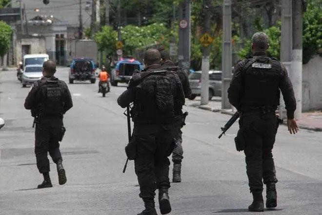 Policiais fizeram operação na tarde de sábado no local 