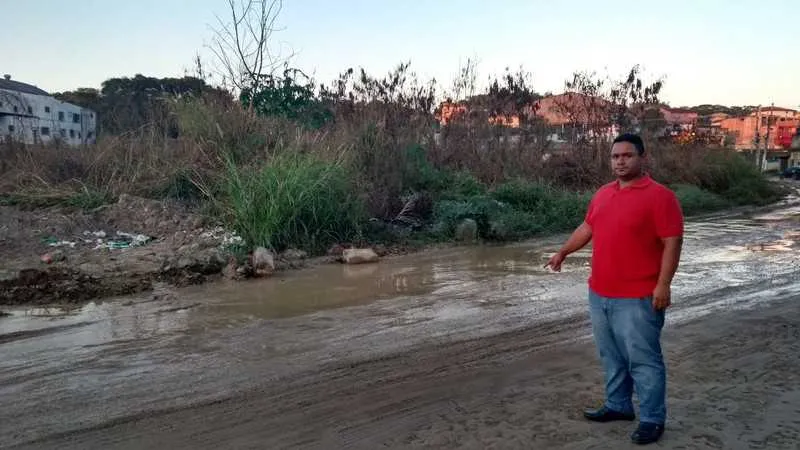 Moradores convivem com o problema há cerca de sete meses