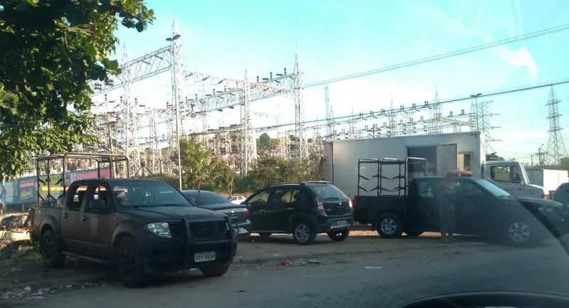 Policiais estiveram na comunidade durante a tarde 
