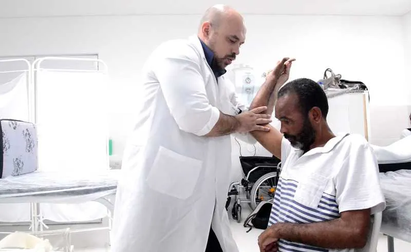 O estúdio de fisioterapia recebe pacientes da atenção básica, especializada e demanda espontânea