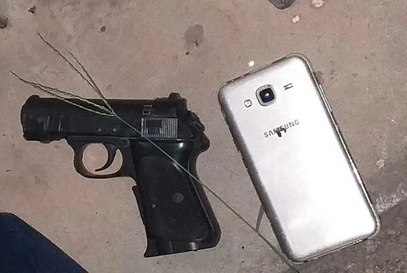 
Réplica de pistola foi apreendida com acusado