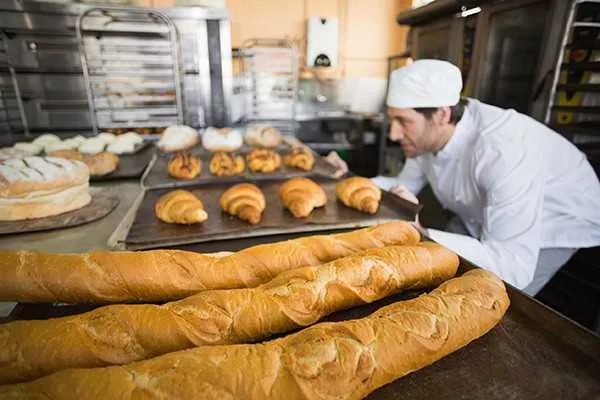 Entre as oportunidades para São Gonçalo estão vagas para ajudante de padeiro e de confeiteiro