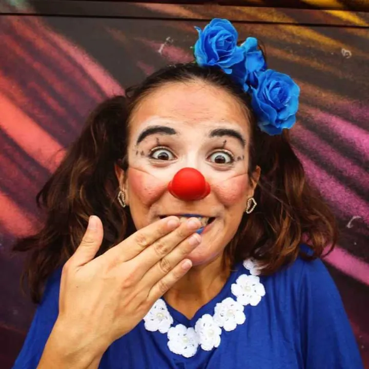  Pimentinha é uma palhaça bailarina que vai contar suas histórias