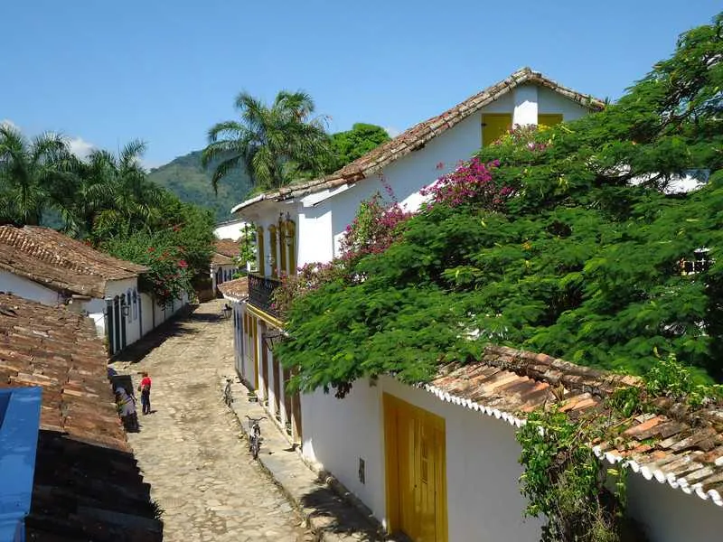 Muitas pessoas já estão buscando refúgio no interior para o período do feriadão, que pode se estender até o dia de S. Jorge
