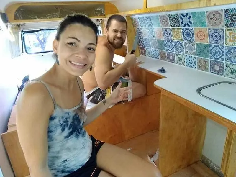 >> Meri e Wellington gastaram R$7 mil com a compra da kombi e outros R$26 mil para transformá-la.