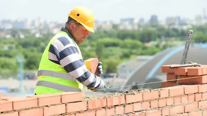 Aulas gratuitas visam capacitar mão-de-obra para a construção civil