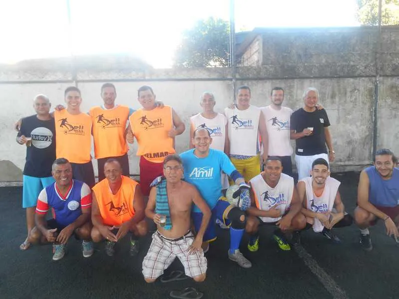 O grupo Finados se reúne todos os sábados no Porto da Pedra