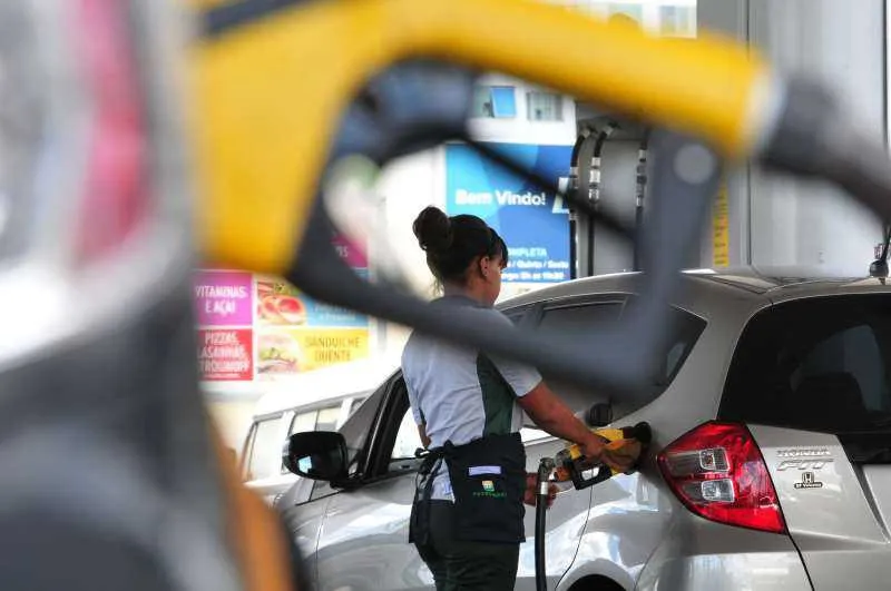 O alto valor do preço do combustível é o principal motivo da paralisação nacional dos caminhoneiros
