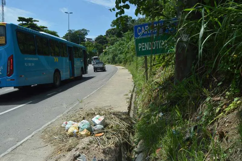 Plaxa fica no km 1 da rodovia, próximo a entrada do Caramujo
