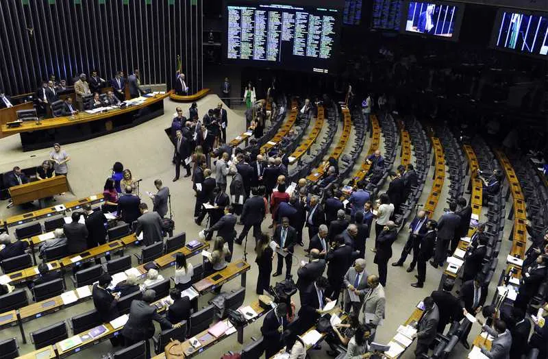 Na nova legislatura, sete partidos com bancada menor não terão direito de compôr lideranças 