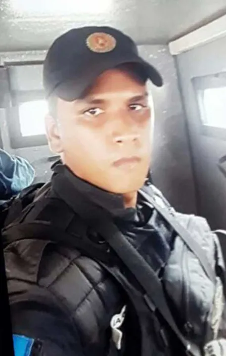 Policial baleado morre em hospital