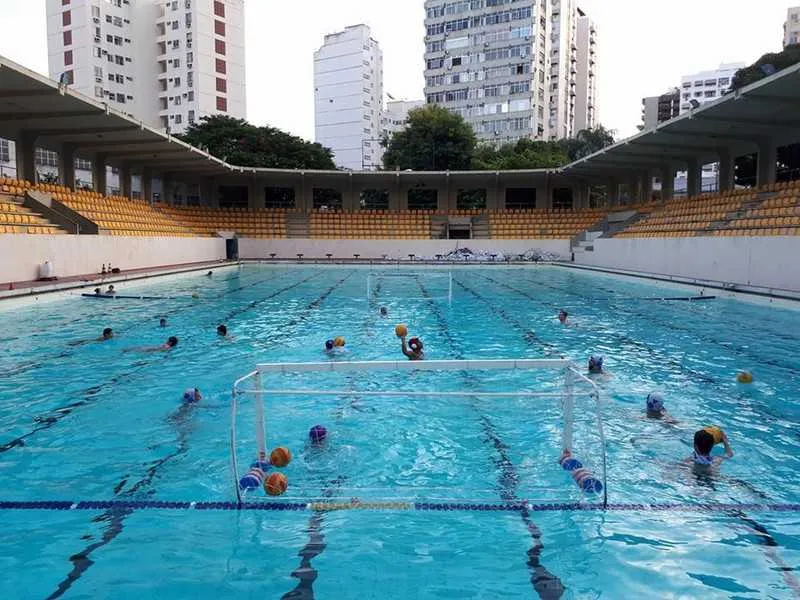 As aulas e treinamentos acontecem gratuitamente às terças e quintas no período noturno