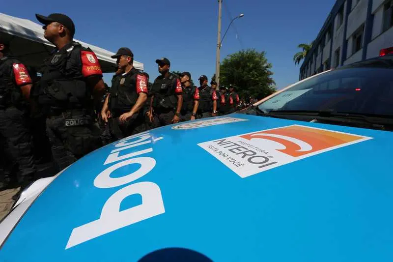 Veículos misturam cores da PMERJ e dos órgãos municipais