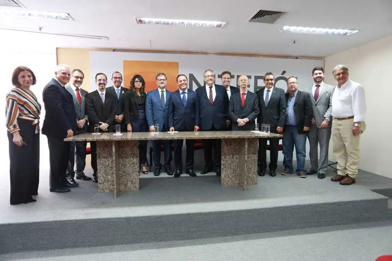 Representantes da Prefeitura e da Justiça estiveram presentes assinatura do convênio com a justiça
