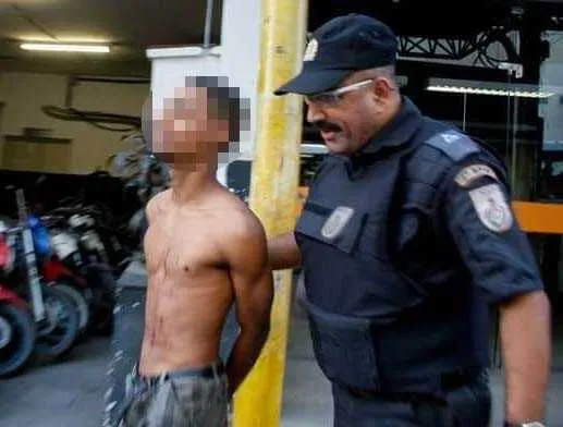 Rapaz de 19 anos foi resgatado por policiais e levado para a delegacia