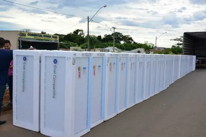  Entre os produtos disponíveis para a venda com 50% nas lojas Ricardo Eletro estão quatro modelos de refrigeradores de duas marcas