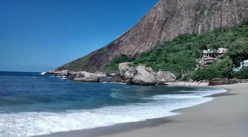 Um banhista ainda mergulhou para tentar salvar a turista 