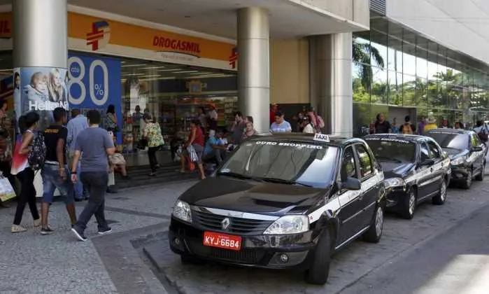 >> Taxistas querem aumento menor do que o autorizado. Último reajuste aconteceu em 2016