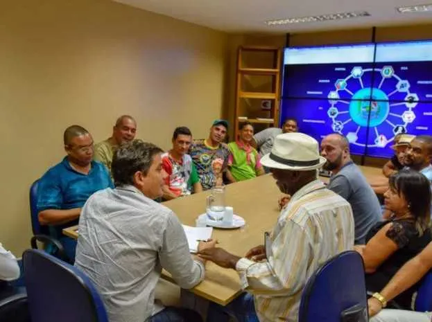  Prefeito Fabiano Horta se reuniu com os sambistas de Maricá para discutir os rumos do Carnaval