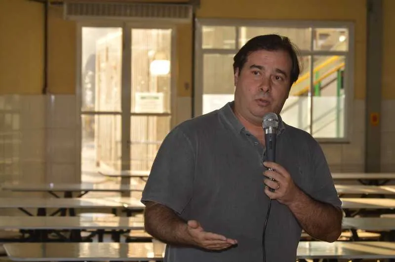 O presidente da Câmara dos Deputados, Rodrigo Maia em visita o Estaleiro São Miguel, no Gradim, em SG