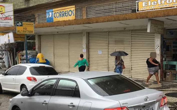 Três homens participaram do assalto e a agência ficou fechada durante todo o dia no Alcântara