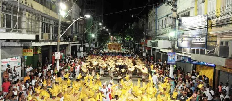 >> A Rua da Conceição receberá os desfiles das escolas de samba na segunda e  terça-feira