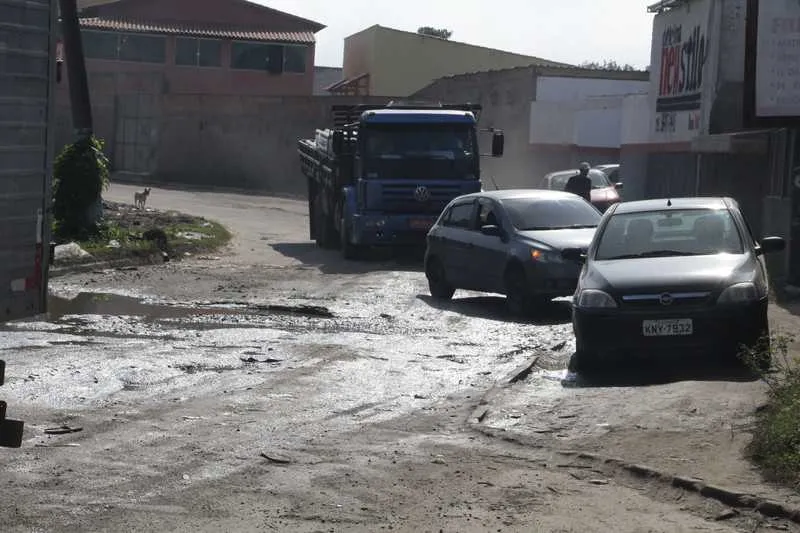 Imagem ilustrativa da imagem Crateras em rua de São Gonçalo trazem problemas aos moradores