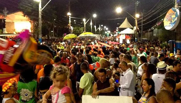 >> Prefeitura da cidade vai disponibilizar a estrutura com palcos e som para as festas nos seis bairros