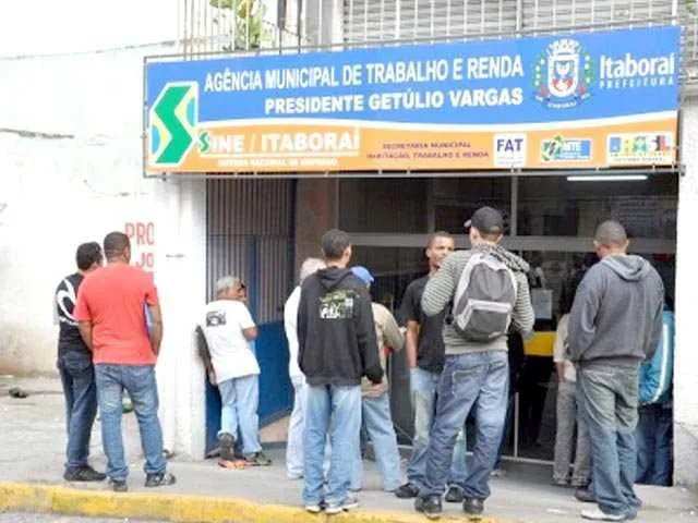 O sine fica na Praça Marechal Floriano Peixoto, no Centro