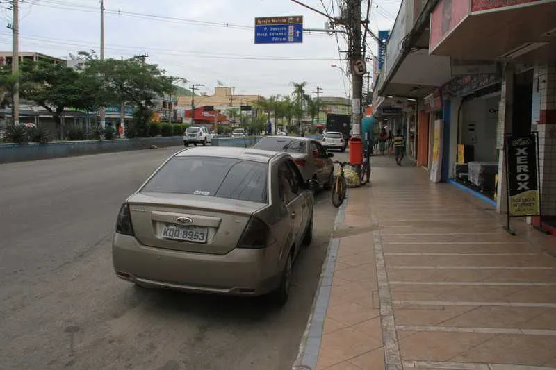 As imensas filas podem ser observadas diariamente nas vias dos principais corredores viários, em diversos bairros do município
Bairro Rocha