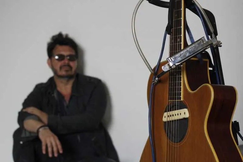  Cantor, compositor e instrumentista, Sandro Luiz projeta lançamento do álbum em DVD