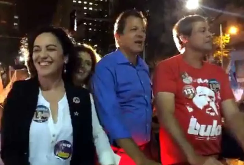 
Fernando Haddad: com Lindberg Farias e Márcia Tiburi no Rio