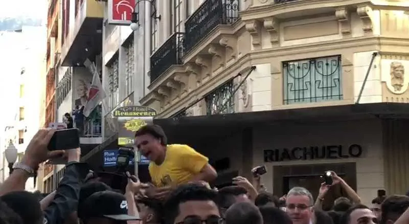Bolsonaro foi atingido por uma faca na região abdominal na última quinta-feira (6)