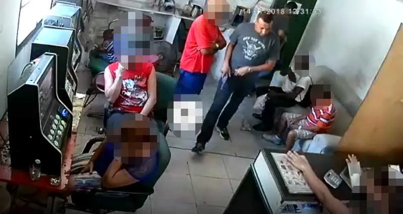  Seis apostadores foram rendidos por um dos bandidos