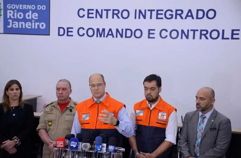 Chefe do Executivo estadual sobrevoou áreas mais afetadas pela chuva de quarta-feira, no Rio
