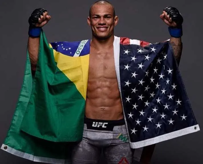  Apesar de dominar outras artes marciais, Sheymon, tem o judô como sua principal referência de luta